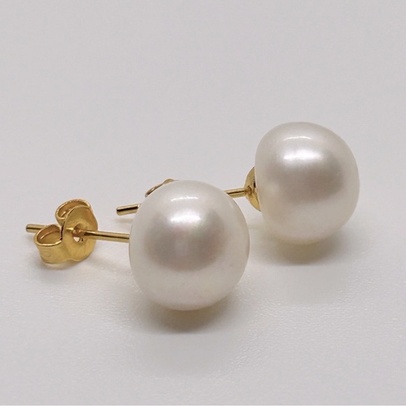 9-10mm White Freshwater Pearl Gold Plated Stud Earrings - Picture 3 of 9